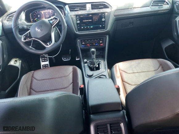 2022 Volkswagen Tiguan SEL R-Line with VIN 3VV4B7AX0NM065582, listed as a Copart auction lot 48826035 with 29,514 mi miles and Salvage Title. Bid and sale history available at carsss.com. Image 8.