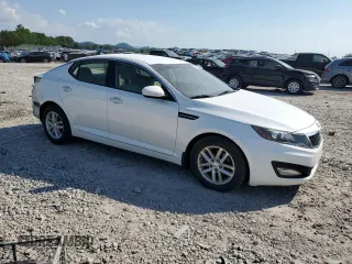 2013 Kia Optima LX z VIN KNAGM4A73D5423831, wystawiony jako Copart lot #55223375 z przebiegiem 180 138 mil mil oraz Tytuł czysty. Historia ofert i sprzedaży dostępna na DreamBid. Obrazek 4.