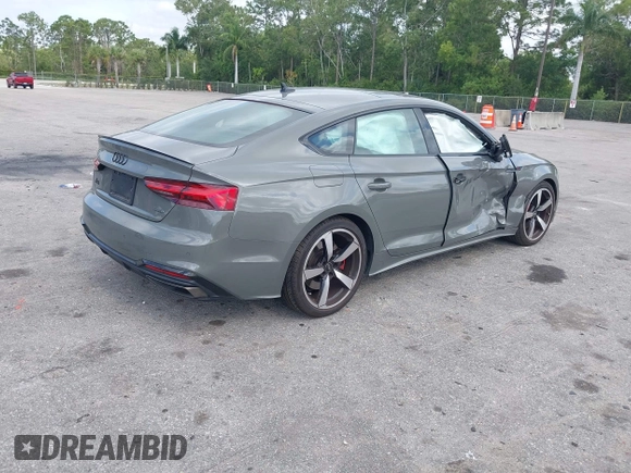 2023 Audi A5 Sportback S line Premium Plus z VIN WAUFACF56PA038023, wystawiony jako IAAI lot #42074137 z przebiegiem 15 998 mil mil oraz . Historia ofert i sprzedaży dostępna na DreamBid. Obrazek 4.