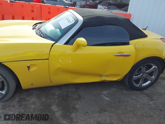 2007 Pontiac Solstice z VIN 1G2MB35B77Y132275, wystawiony jako IAAI lot #41435627 z przebiegiem 87 635 mil mil oraz . Historia ofert i sprzedaży dostępna na DreamBid. Obrazek 14.