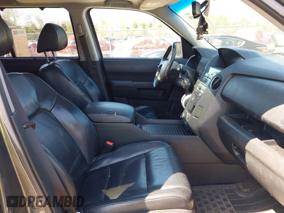 2011 Honda Pilot Touring with VIN 5FNYF4H94BB035415, listed as a IAAI auction lot 42126738 with 239,273 mi miles. Bid and sale history available at carsss.com. Image 5.