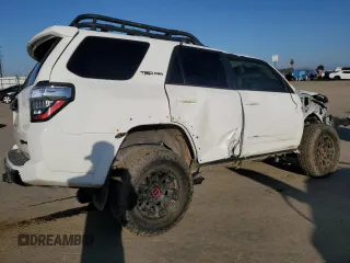 2022 Toyota 4Runner TRD Pro with VIN JTELU5JR4N6086246, listed as a Copart auction lot 88800075 with 7,522 mi miles and Salvage title. Bid and sale history available at DreamBid. Image 3.