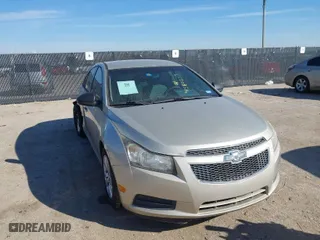 2014 Chevrolet Cruze LS with VIN 1G1PA5SH6E7362014, listed as a IAAI auction lot 41580639 with 124,085 mi miles. Bid and sale history available at carsss.com. Image 1.