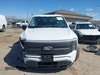 2024 Ford F-150 Lightning z VIN 1FTVW3L74RWG20276, wystawiony jako IAAI lot #41991515 z przebiegiem 4048 mil mil oraz . Historia ofert i sprzedaży dostępna na DreamBid. Obrazek 13.
