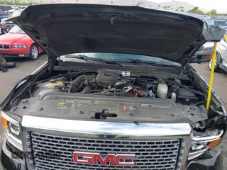 2015 GMC Sierra 2500HD Denali z VIN 1GT120E86FF667058, wystawiony jako IAAI lot #42212058 z przebiegiem 104 069 mil mil oraz . Historia ofert i sprzedaży dostępna na DreamBid. Obrazek 10.