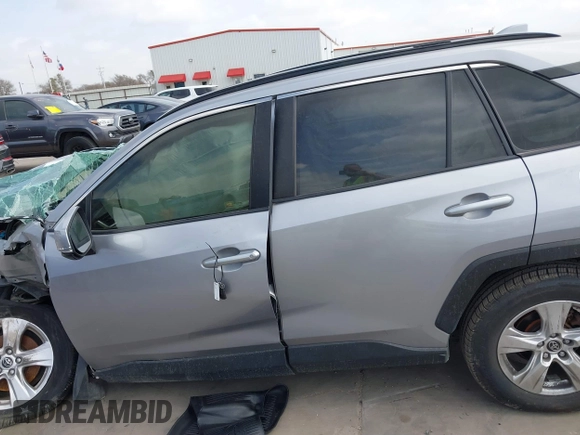 2019 Toyota RAV4 XLE with VIN JTMW1RFV4KD022612, listed as a IAAI auction lot 41717134 with 52,190 mi miles. Bid and sale history available at carsss.com. Image 15.