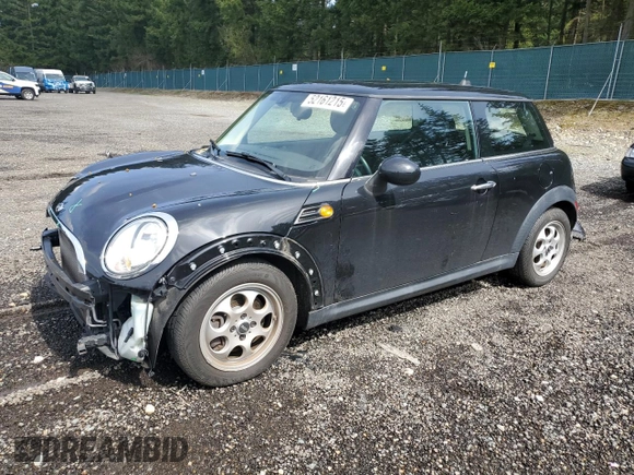 2013 MINI Hardtop with VIN WMWSU3C57DT689655, listed as a Copart auction lot 52161215 with 40,250 mi miles and Salvage Title. Bid and sale history available at DreamBid. Image 1.