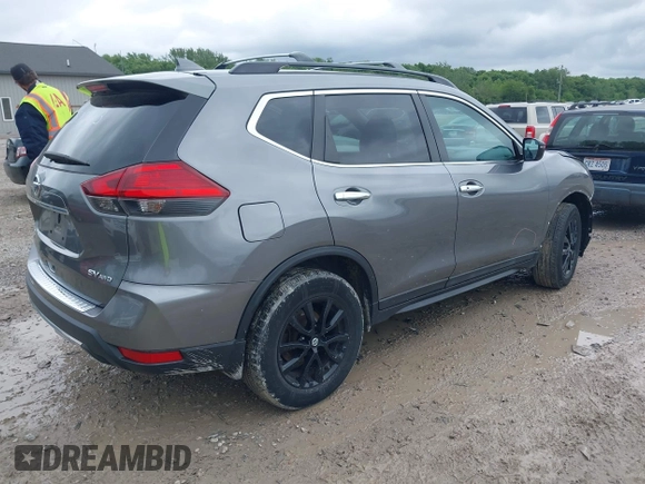 2017 Nissan Rogue SL z VIN 5N1AT2MVXHC806723, wystawiony jako IAAI lot #42331531 z przebiegiem 103 565 mil mil oraz . Historia ofert i sprzedaży dostępna na DreamBid. Obrazek 4.