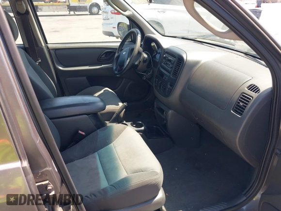 2004 Ford Escape XLS with VIN 1FMYU92194KA15054, listed as a IAAI auction lot 42772942 with 157,270 mi miles and . Bid and sale history available at DreamBid. Image 5.