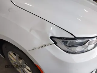 2022 Chrysler Pacifica Touring L with VIN 2C4RC1BGXNR144831, listed as a IAAI auction lot 40473026 with 36,495 mi miles and . Bid and sale history available at DreamBid. Image 17.