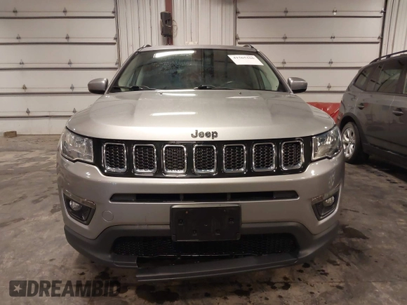 2019 Jeep Compass Latitude with VIN 3C4NJDBB6KT812711, listed as a IAAI auction lot 41565166 with 69,582 mi miles and . Bid and sale history available at carsss.com. Image 13.
