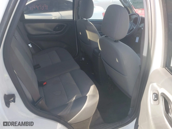 2005 Ford Escape XLT with VIN 1FMYU93175KE47383, listed as a IAAI auction lot 41967643 with 153,036 mi miles. Bid and sale history available at carsss.com. Image 8.