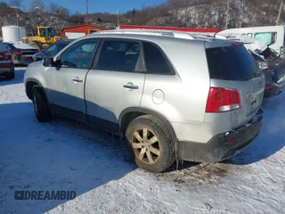 2013 Kia Sorento LX with VIN 5XYKTDA20DG385289, listed as a IAAI auction lot 41370458 with 107,216 mi miles and . Bid and sale history available at DreamBid. Image 3.