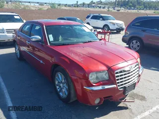 2006 Chrysler 300 C z VIN 2C3LA63H06H490043, wystawiony jako IAAI lot #42086684 z przebiegiem Nie podano mil oraz . Historia ofert i sprzedaży dostępna na DreamBid. Obrazek 1.
