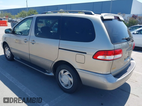2001 Toyota Sienna LE with VIN 4T3ZF13C21U397063, listed as a IAAI auction lot 42033574 with 219,783 mi miles. Bid and sale history available at carsss.com. Image 3.