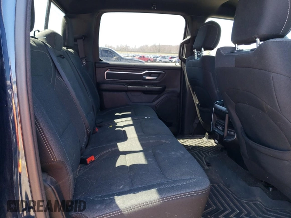 2019 Ram 1500 Big Horn z VIN 1C6SRFFT3KN895368, wystawiony jako Copart lot #52395125 z przebiegiem 101 665 mil mil oraz Czysty tytuł • Clean title. Historia ofert i sprzedaży dostępna na DreamBid. Obrazek 10.