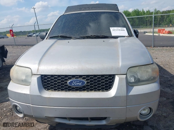 2007 Ford Escape Limited with VIN 1FMCU04167KA09610, listed as a IAAI auction lot 42110400 with 250,550 mi miles. Bid and sale history available at carsss.com. Image 5.