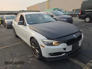 2014 BMW 3 Series 328i xDrive z VIN WBA3B5G57ENS10589, wystawiony jako IAAI lot #42476824 z przebiegiem 208 112 mil mil oraz . Historia ofert i sprzedaży dostępna na DreamBid. Obrazek 1.