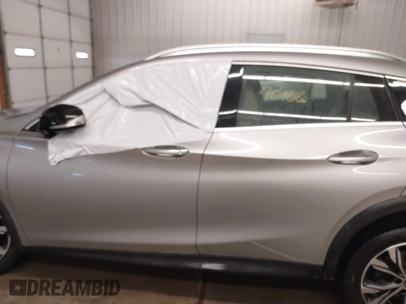 2017 Infiniti QX30 Luxury with VIN SJKCH5CR6HA038610, listed as a IAAI auction lot 41379870 with 90,402 mi miles. Bid and sale history available at carsss.com. Image 14.