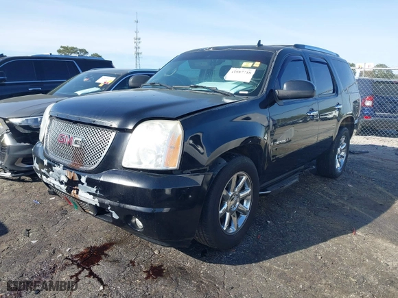 2008 GMC Yukon Denali with VIN 1GKFK63848J131662, listed as a IAAI auction lot 41887718 with 319,420 mi miles. Bid and sale history available at carsss.com. Image 17.