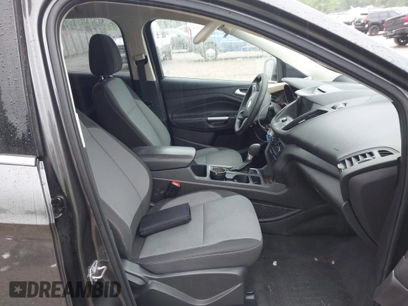 2017 Ford Escape SE z VIN 1FMCU9G95HUC83618, wystawiony jako IAAI lot #42324672 z przebiegiem 132 910 mil mil oraz . Historia ofert i sprzedaży dostępna na DreamBid. Obrazek 5.