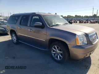 2014 GMC Yukon XL Denali with VIN 1GKS2MEF1ER107346, listed as a Copart auction lot 67927133 with 77,793 mi miles and Salvage Title. Bid and sale history available at carsss.com. Image 4.
