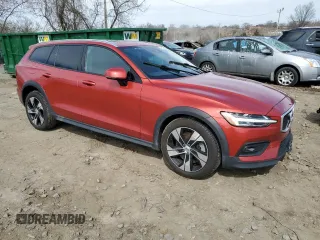 2021 Volvo V60 z VIN YV4102WK9M1070764, wystawiony jako Copart lot #46495284 z przebiegiem 30 074 mil mil oraz . Historia ofert i sprzedaży dostępna na DreamBid. Obrazek 4.