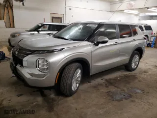 2024 Mitsubishi Outlander ES with VIN JA4J4UA89RZ080194, listed as a Copart auction lot 88147275 with 4,000 mi miles and Salvage Title. Bid and sale history available at carsss.com. Image 1.