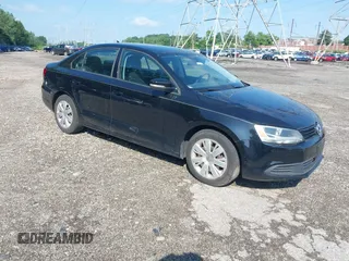 2014 Volkswagen Jetta SE with VIN 3VWD17AJ0EM393384, listed as a IAAI auction lot 42661590 with 118,385 mi miles and . Bid and sale history available at DreamBid. Image 1.