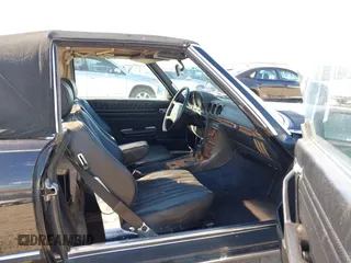 1986 Mercedes-Benz 560 Series 560SL with VIN WDBBA48D2GA055024, listed as a IAAI auction lot 41888928 with 118,569 mi miles. Bid and sale history available at carsss.com. Image 5.