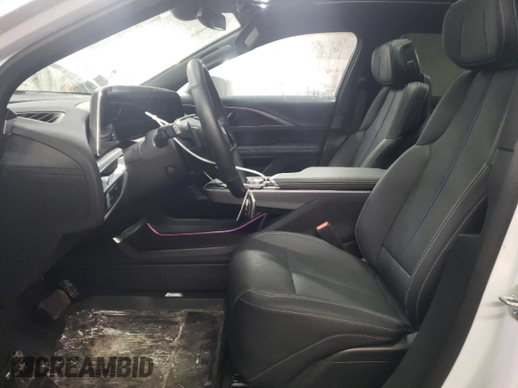 2025 Cadillac LYRIQ z VIN 1GYKPURL7SZ303441, wystawiony jako Copart lot #47011235 z przebiegiem 1 078 mil mil oraz Szkoda całkowita • Salvage title. Historia ofert i sprzedaży dostępna na DreamBid. Obrazek 7.