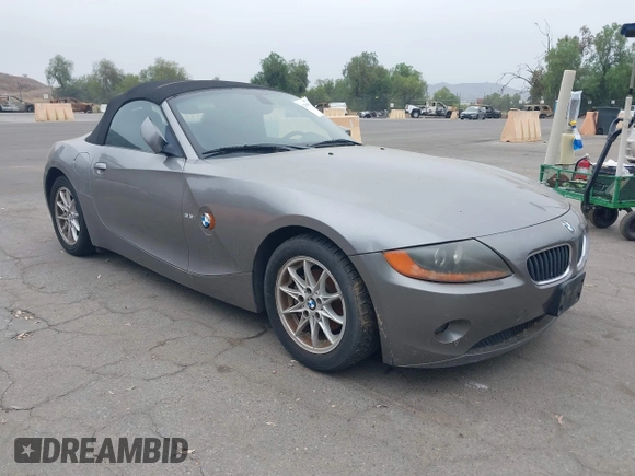 2004 BMW Z4 2.5i z VIN 4USBT33594LS50182, wystawiony jako IAAI lot #42560956 z przebiegiem 118 896 mil mil oraz . Historia ofert i sprzedaży dostępna na DreamBid. Obrazek 1.