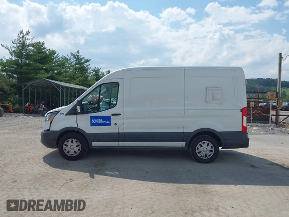 2018 Ford Transit z VIN 1FTYE1CM1JKA97062, wystawiony jako IAAI lot #42728269 z przebiegiem 103 586 mil mil oraz . Historia ofert i sprzedaży dostępna na DreamBid. Obrazek 14.
