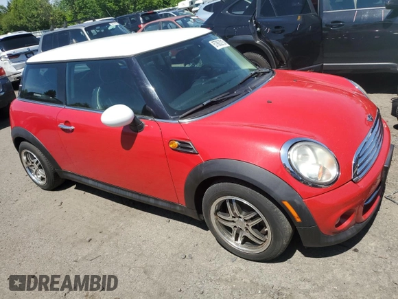 2011 MINI Hardtop z VIN WMWSU3C52BT099618, wystawiony jako Copart lot #57863215 z przebiegiem 98 302 mil mil oraz Tytuł czysty. Historia ofert i sprzedaży dostępna na DreamBid. Obrazek 4.