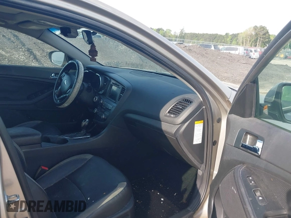 2013 Kia Optima EX z VIN KNAGM4ADXD5059185, wystawiony jako IAAI lot #42046712 z przebiegiem 204 884 mil mil oraz . Historia ofert i sprzedaży dostępna na DreamBid. Obrazek 5.