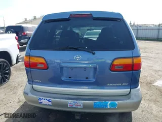1998 Toyota Sienna LE with VIN 4T3ZF13C5WU028625, listed as a IAAI auction lot 41596901 with 139,903 mi miles. Bid and sale history available at carsss.com. Image 16.