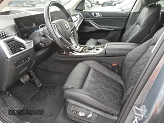 2024 BMW X7 xDrive40i z VIN 5UX23EM08R9V48892, wystawiony jako Copart lot #56059665 z przebiegiem 28 430 mil mil oraz Tytuł czysty. Historia ofert i sprzedaży dostępna na DreamBid. Obrazek 7.