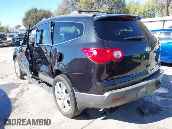 2011 Chevrolet Traverse 1LT z VIN 1GNKRGED3BJ373931, wystawiony jako IAAI lot #40876388 z przebiegiem 234 394 mil mil oraz . Historia ofert i sprzedaży dostępna na DreamBid. Obrazek 3.