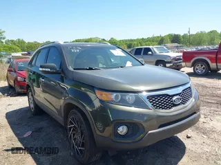 2013 Kia Sorento EX with VIN 5XYKU4A67DG331097, listed as a IAAI auction lot 42058818 with 173,120 mi miles. Bid and sale history available at carsss.com. Image 1.
