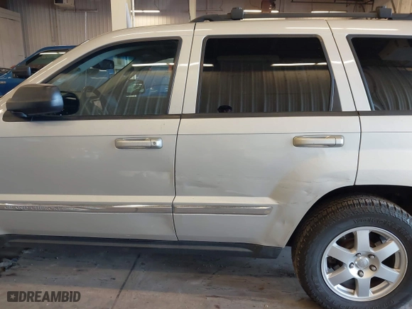 2010 Jeep Grand Cherokee Laredo with VIN 1J4RR4GT9AC106381, listed as a IAAI auction lot 41723268 with 180,008 mi miles. Bid and sale history available at carsss.com. Image 6.