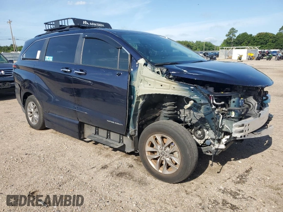 2024 Toyota Sienna XLE with VIN 5TDJSKFC5RS117675, listed as a Copart auction lot 59959235 with 21,541 mi miles and Non repairable. Bid and sale history available at DreamBid. Image 4.