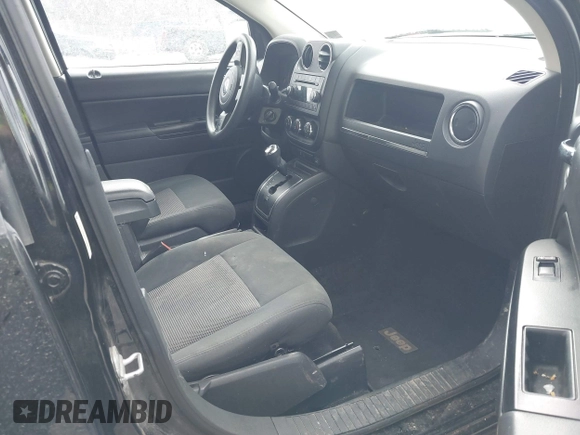 2013 Jeep Compass Sport with VIN 1C4NJDBB9DD113825, listed as a IAAI auction lot 41837328 with 79,745 mi miles. Bid and sale history available at carsss.com. Image 5.