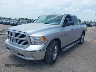 2015 Ram 1500 Outdoorsman z VIN 1C6RR6LT1FS729280, wystawiony jako IAAI lot #42445245 z przebiegiem 175 649 mil mil oraz . Historia ofert i sprzedaży dostępna na DreamBid. Obrazek 2.