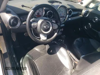 2009 MINI Hardtop S with VIN WMWMF73569TW80561, listed as a Copart auction lot 52615805 with 109,968 mi miles and Salvage title. Bid and sale history available at DreamBid. Image 8.