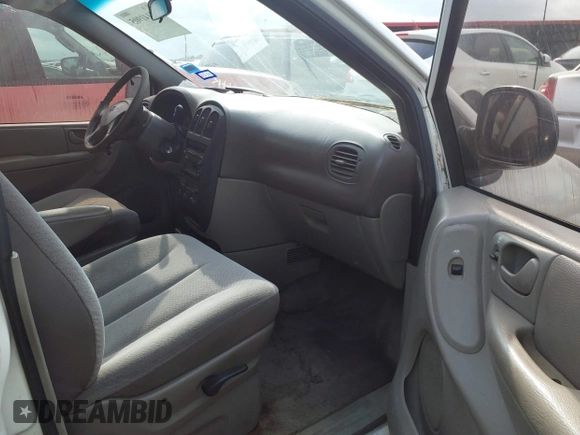 2002 Dodge Caravan Sport with VIN 2B4GP44382R741363, listed as a IAAI auction lot 42141905 with 204,793 mi miles and . Bid and sale history available at carsss.com. Image 5.