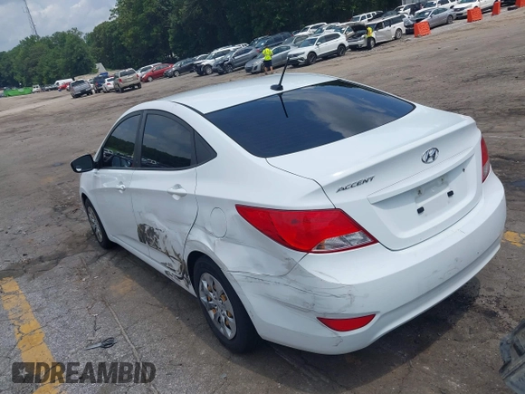 2016 Hyundai Accent SE z VIN KMHCT4AE6GU123161, wystawiony jako IAAI lot #39972957 z przebiegiem 133 416 mil mil oraz . Historia ofert i sprzedaży dostępna na DreamBid. Obrazek 3.