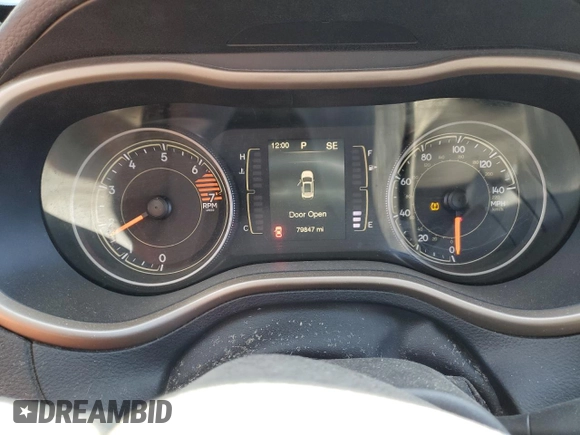 2017 Jeep Cherokee Sport z VIN 1C4PJLAB3HW592497, wystawiony jako Copart lot #45756755 z przebiegiem 79 847 mil mil oraz Czysty tytuł • Clean title. Historia ofert i sprzedaży dostępna na DreamBid. Obrazek 9.