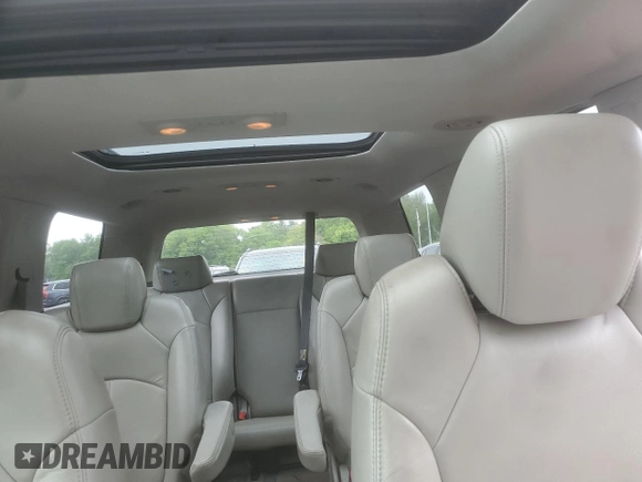 2008 GMC Acadia SLT1 z VIN 1GKEV237X8J260248, wystawiony jako Copart lot #57280325 z przebiegiem 159 361 mil mil oraz Czysty tytuł • Clean title. Historia ofert i sprzedaży dostępna na DreamBid. Obrazek 10.