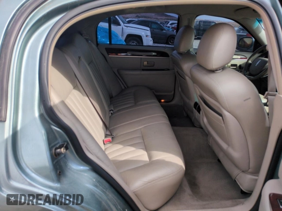 2005 Lincoln Town Car Signature z VIN 1LNHM81W75Y608000, wystawiony jako Copart lot #51570675 z przebiegiem 107 860 mil mil oraz Szkoda całkowita • Salvage title. Historia ofert i sprzedaży dostępna na DreamBid. Obrazek 10.