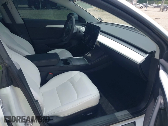 2021 Tesla Model 3 Long Range z VIN 5YJ3E1EB1MF975824, wystawiony jako IAAI lot #42146968 z przebiegiem 97 570 mil mil oraz . Historia ofert i sprzedaży dostępna na DreamBid. Obrazek 5.